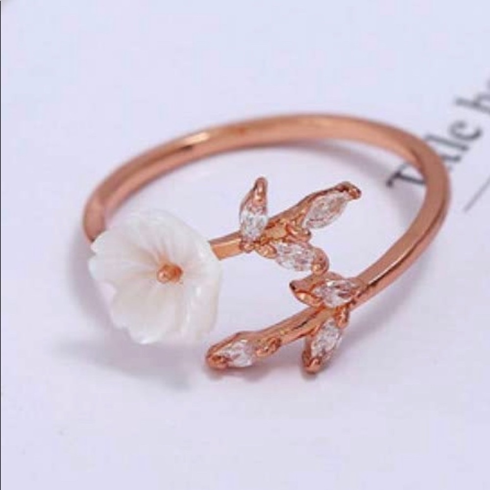 Adjustable Flower Ring - Picture 3 of 4